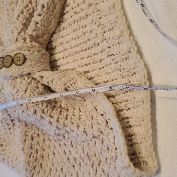 Simply Noelle Elegant Winter White w Tan Thread Detail Knit Shawl Scarf - Picture 7 of 9